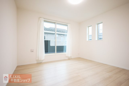 ���̑����� �y�m���z�L�X�Ƃ������Z��Ԃ͓��X�̕�炵���ʂ�A�S�̂₷�炬�Ɩ�������^���Ă���܂��B�ʕ��ƍ̌����l�������݌v�ł͎q�������͂̂т̂ш炿�A�Ƒ��̂��났�ƒc���𐶂ݏo���܂��B�@ 