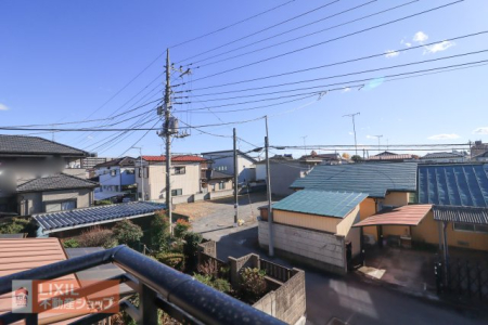 ���̑� �y��������̒��]�z���n�����ʐ^�B�o���R�j�[����̌i�F�B�\���ȊԊu���m�ۂ���Ă���܂��B