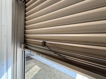  �h�Ɩʂ����łȂ��A�f�M��h�����ʂ����҂ł���V���b�^�[�t�I