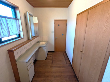 ���ʑ�E���ʏ� �Q�K�̐��ʑ�