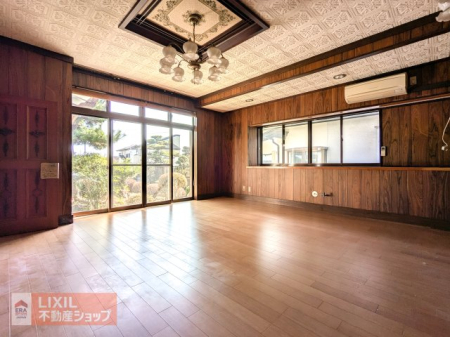 ���r���O �L�X�Ƃ�����12���̃��r���O�ł��I ��ʓI�ȕǎ��ł͂Ȃ��A�������̂���ؖڂ̔��肪�{����Ă��܂��B