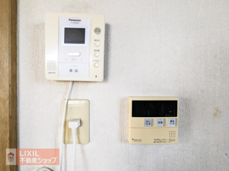  ���֐�̗l�q���f���o�����j�^�[�𓋍ڂ��Ă��܂��I ����̊��p����������Ɗm�F���Ă���A���΂ł��邽�߁A �s�R�ȖK��҂𖢑R�ɖh���A���Ƒ��̈��S�����܂��I