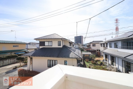 ���̑� �y��������̒��]�z���n�����ʐ^�B�o���R�j�[����̌i�F�B�\���ȊԊu���m�ۂ���Ă���܂��B