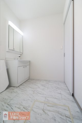  �y�E�ߏ��z���n�����ʐ^�B���ʒE�ߏ��͂������Ƃ����X�y�[�X�Ŏg���₷���ł��B