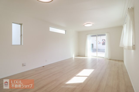 ���r���O �y���r���O�z���n�����ʐ^�B���邢�������̓��郊�r���O�͉Ƒ��c���̏ꏊ�ɂ͍œK�ł��B