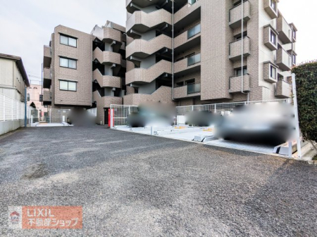 ���ԏ� �~�n���ɋ@�B�����ԏꂪ18�䕪����܂��B�i���ԏ�̈ʒu�ɂ��ẮA2�N��1�񒊑I�Ō��肵�܂��B�j