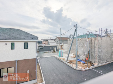 ���̑� �y��������̒��]�z���n�����ʐ^�B�o���R�j�[����̌i�F�B�\���ȊԊu���m�ۂ���Ă���܂��B