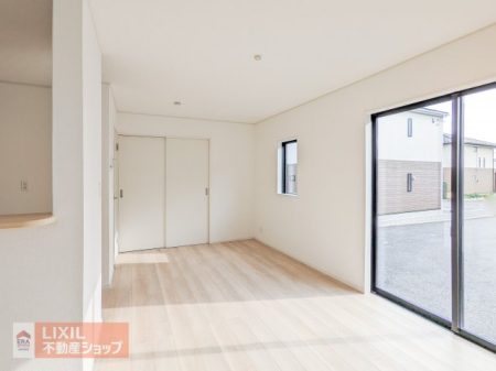 ���r���O �y���r���O�z���n�����ʐ^�B���邢�������̓��郊�r���O�͉Ƒ��c���̏ꏊ�ɂ͍œK�ł��B