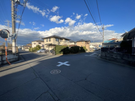 ���̑� �O�ʓ��H6m�̂�Ƃ�B�Ԃ��X���[�Y�ɏo������ł���A�X�g���X�t���[�ȏZ���B