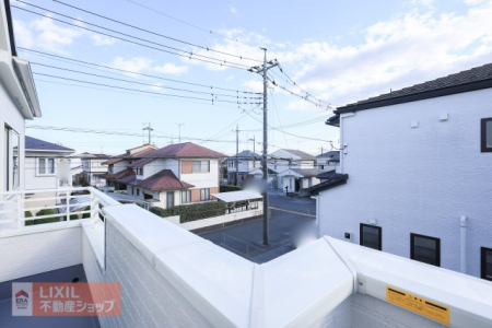 ���̑� �y��������̒��]�z���n�����ʐ^�B�o���R�j�[����̌i�F�B�\���ȊԊu���m�ۂ���Ă���܂��B