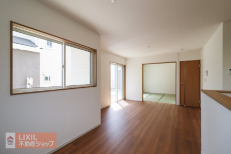 ���r���O �y���r���O�z���n�����ʐ^�B���邢�������̓��郊�r���O�͉Ƒ��c���̏ꏊ��