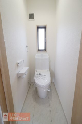 �g�C�� �y�g�C���z1�A2�K���ɃE�H�V�����b�g�t���̃g�C���X�y�[�X������܂��B������Ƃ��Ă���d����Ǝ��ŖZ�������Ɉ�l�ł������ꑧ����ꏊ�B 