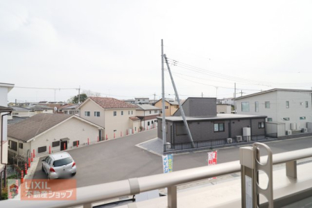 ���̑� �y��������̒��]�z���n�����ʐ^�B�o���R�j�[����̌i�F�B�\���ȊԊu���m�ۂ���Ă���܂��B