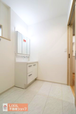  �y�E�ߏ��z���n�����ʐ^�B���ʒE�ߏ��͂������Ƃ����X�y�[�X�Ŏg���₷���ł��B