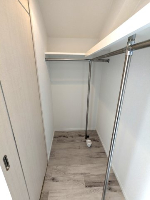 ���[ �R�̎��^�Ƀn���K�[�p�C�v�Ɩ��I�����Ă���E�H�[�N�C���N���[�[�b�g