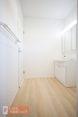  �y�E�ߏ��z���n�����ʐ^�B���ʒE�ߏ��͂������Ƃ����X�y�[�X�Ŏg���₷���ł��B