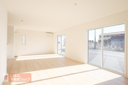 ���r���O �y���r���O�z���n�����ʐ^�B���邢�������̓��郊�r���O�͉Ƒ��c���̏ꏊ�ɂ͍œK�ł��B