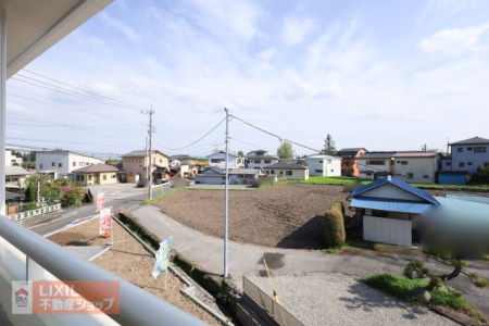 ���̑� �y��������̒��]�z���n�����ʐ^�B�o���R�j�[����̌i�F�B�\���ȊԊu���m�ۂ���Ă���܂��B