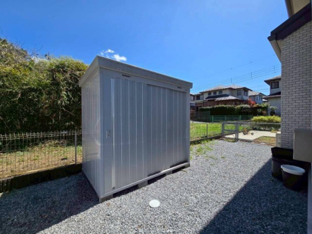 ���̑����� �~�n���ɂ͕֗��ȊO�����u�������B�X�^�b�h���X�^�C����X�|�[�c�p�i�A�G�߂̓���ȂǁA�Ƃ̒��ɂ͓��ꂽ���Ȃ��傫�ȉו����X�b�L�����[�ł��܂��B