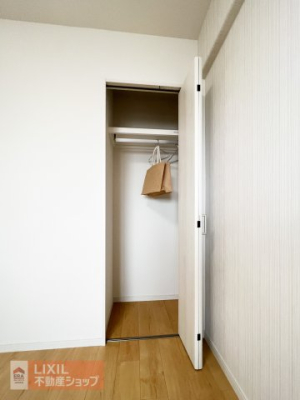 ���̑����� �n���K�[�p�C�v�����B��������R�[�g��X�[�c���T�b�Ɗ|���ăV���Ȃ��ۊǁB