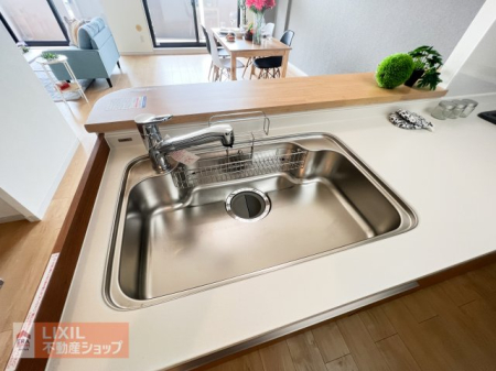 ���̑����� �@�\����ǋ������X�^�C���b�V���ȃf�U�C�����A�L�b�`���̃A�N�Z���g�ɁB