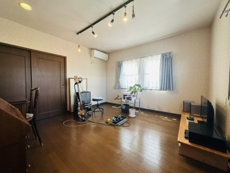���r���O -