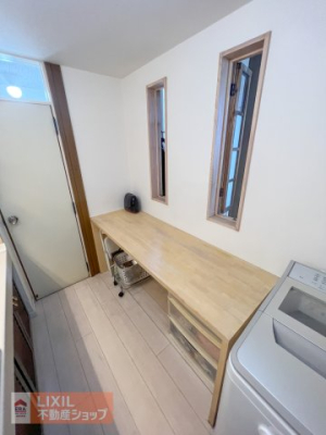  �A�C������������󕨂���ލ�Ƃ������p���Ń��N�ɂł���A��p�̃��[�N�X�y�[�X