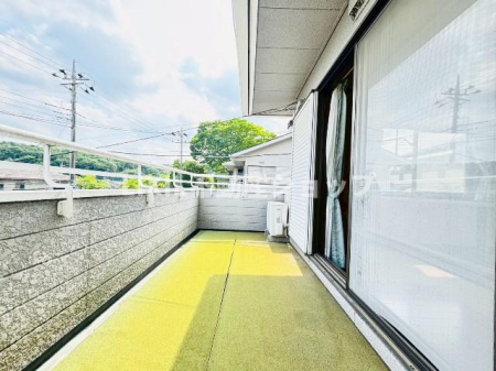�o���R�j�[ �y�o���R�j�[/���n�ʐ^�z������̍L�X�o���R�j�[�͓�������A���ʂ����ǂ��A���z�c����󕨂��������񊱂��܂��B