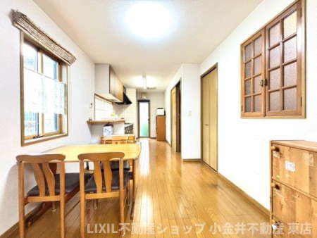  �y�_�C�j���O�z���n�ʐ^�F���邢�������̓���̌��Ɣ��Α��ɂ͋A������Ƒ��Ɖ�b���ł���L���ɂȂ��鑋���������܂��B