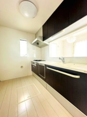 �L�b�`�� �L�X�Ƃ����L�b�`���X�y�[�X�̓X�g���X�Ȃ����������邱�Ƃ��ł��܂��B�y���������������āA���������H����͂ނ̂��y���݂ɂȂ�܂��ˁB
