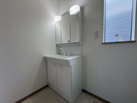 ���ʑ�E���ʏ� �傫���g������̗ǂ��O�ʋ��ł��B�O�ʋ��̗����͏����̎��[�ɕ֗��ȃL���r�l�b�g�d�l�ł��B