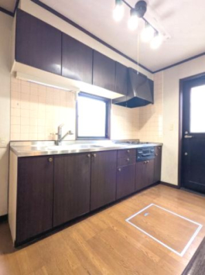 �L�b�`�� ��������X�y�[�X���m�ۂ���Ă���̂Ŏg���₷���L�b�`���ł���