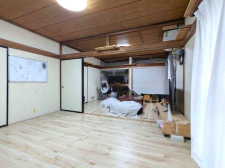 ���r���O -